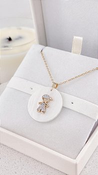 Colar Personalizado com Pingente de Menino Com Pedra Swarovski - Banho de Ouro 18k