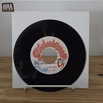 JUNIOR VIBES - DANCE HALL/ VERSION