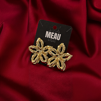 Brinco Flor Dourado Vazado Feminino Moderno | Meau Store