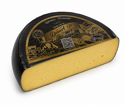 Parmesão fresco capa preta