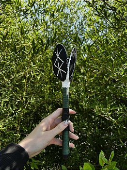 Maraca Artesanal Runas Proteção Caroço Manga Bambu Akanba