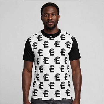 T-shirt Branca e Preta Estampa Monograma Letra E com Bandana - Streetwear
