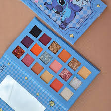 Paleta de Sombras Stitch (20 Cores) – Alta Pigmentação e Espelho Integrado