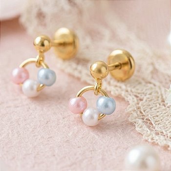 Brinco infantil com pérolas coloridas banhado a ouro 18k