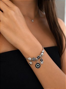 Pulseira Berloque com Pingentes Feminina