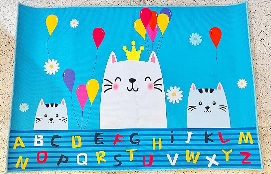 Tapete Infantil Gatinhos Alfabeto 100x140 cm – Antiderrapante | Conforto, Diversão e Aprendizado