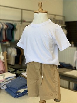 Conjunto Camiseta Branca e Short Sarja Cáqui Dudes