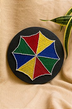 Quadro Sombrinha de Frevo em String Art