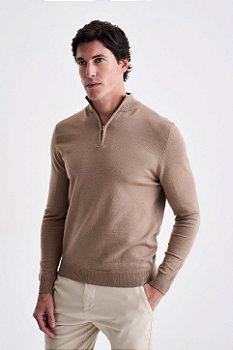 Tricot Gola Alta e Zíper