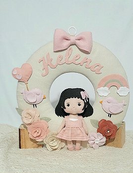 Guirlanda Decorativa de Feltro Menina com Flores