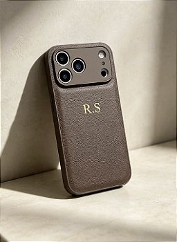 Capa iPhone 17 Pro Max Couro Marrom JB Signature