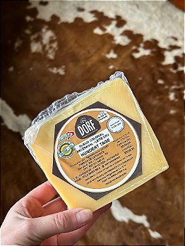 QUEIJO ARTESANAL LEITE CRU HUNDERT TAGE DORF - CUNHA 100 DIAS DE MATURAÇÃO
