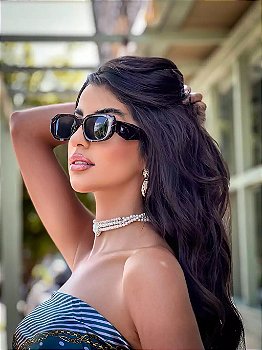 Óculos de Sol Blogueira Retangular Ghata Diamond - Preto - Injetado