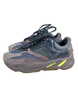 Tenis yeezy adidas nao acompanha BOX NUMERO 9