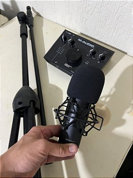KIT MESA DE AUDIO + INTERFACE + FONE OUVIDO + PEDESTAL+ E CABOS