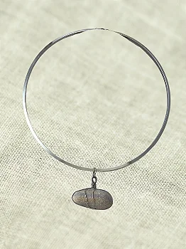 Betume Arenoso Único Aroma Petróleo Natural Pingente Alambrismo Aço Inóx Colar Cordão Emborrachado Aromaterapia
