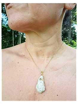 Jaspe Coquina Cristal, Colar Banho Ouro 18k