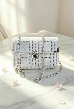 Bolsa de crochê em tela