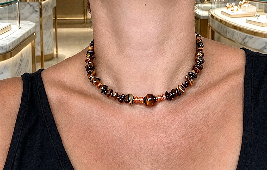 Colar Olho de Tigre - Pedras Naturais (cascalho) com esfera.