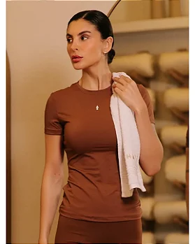 BLUSA MANGA CURTA POLIAMIDA - MARROM CHOCOLATE