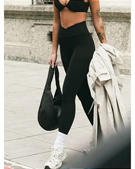 LEGGING COM CÓS TRANSPASSADO - PRETO