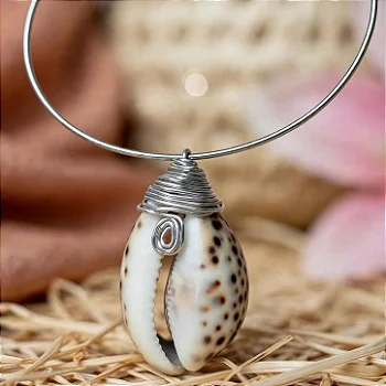 COLAR CHOKER BÚZIO YADEMI Detalhe Arame Trabalhado em Espiral | AFRO LUXO Ossún Acessórios