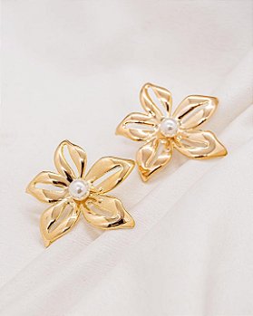 Brinco Flor 5 Pétalas Miolo Pérola