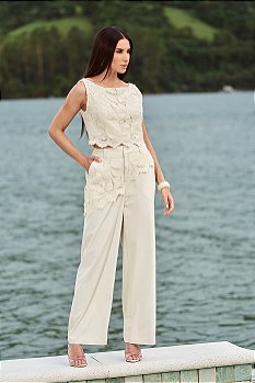 Conjunto Blusa Laise e Calça Alfaiataria com Detalhe Laise