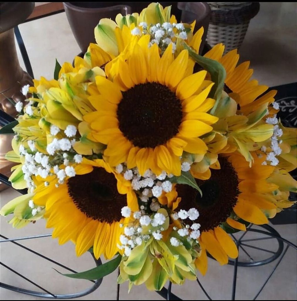 Buquê Noiva Girassol - Floricultura em BH - Buquê de Rosas - Cestas de Café  da Manhã - Cestas de Chocolate