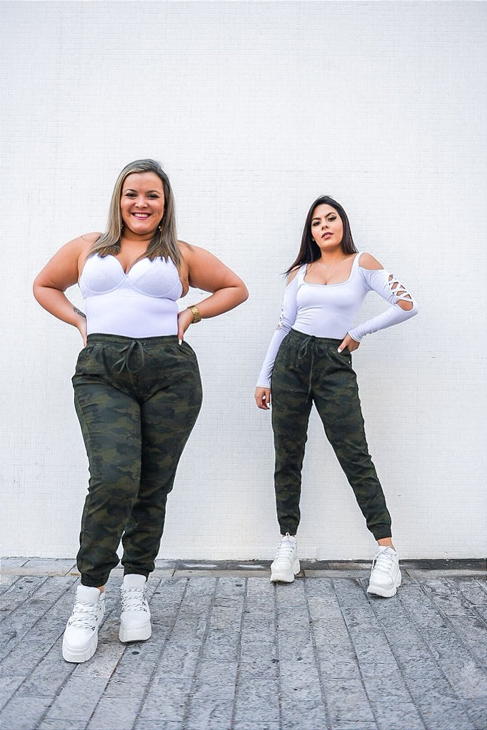 calça jogger camuflada plus size