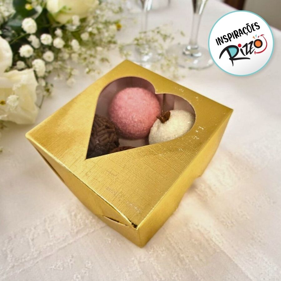 Caixa Para Doce Com Visor De Coração - 7x7x3cm - Ouro Texturizado