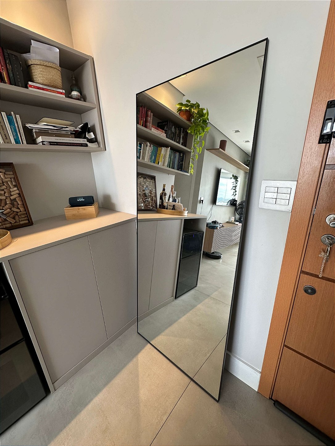 Espelho de chão com moldura