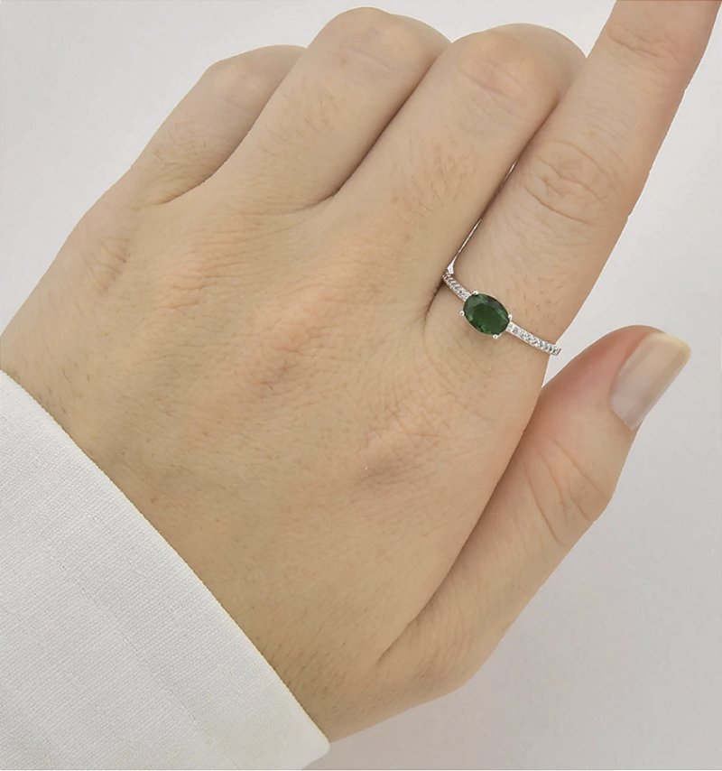 Anel Oval Largo Verde Cravejado Prata