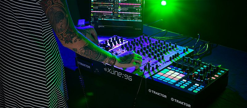 DJ Alysson Flash Back Anos 70, 80 e 90 com Som e Iluminação Completa