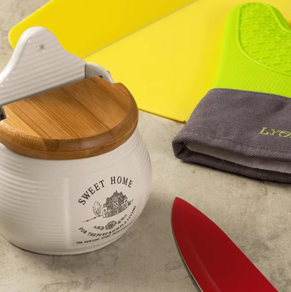 SALEIRO DE PAREDE CERÂMICA COM TAMPA DE BAMBU SWEET HOME BRANCO - LYOR
