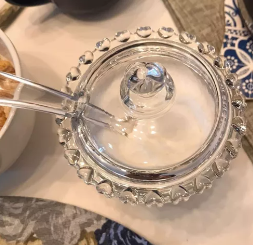 AÇUCAREIRO DE CRISTAL COM COLHER E TAMPA DE CORAÇÃO - LYOR