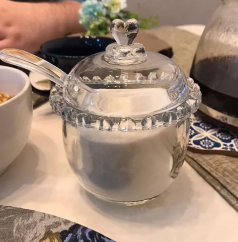 AÇUCAREIRO DE CRISTAL COM COLHER E TAMPA DE CORAÇÃO - LYOR