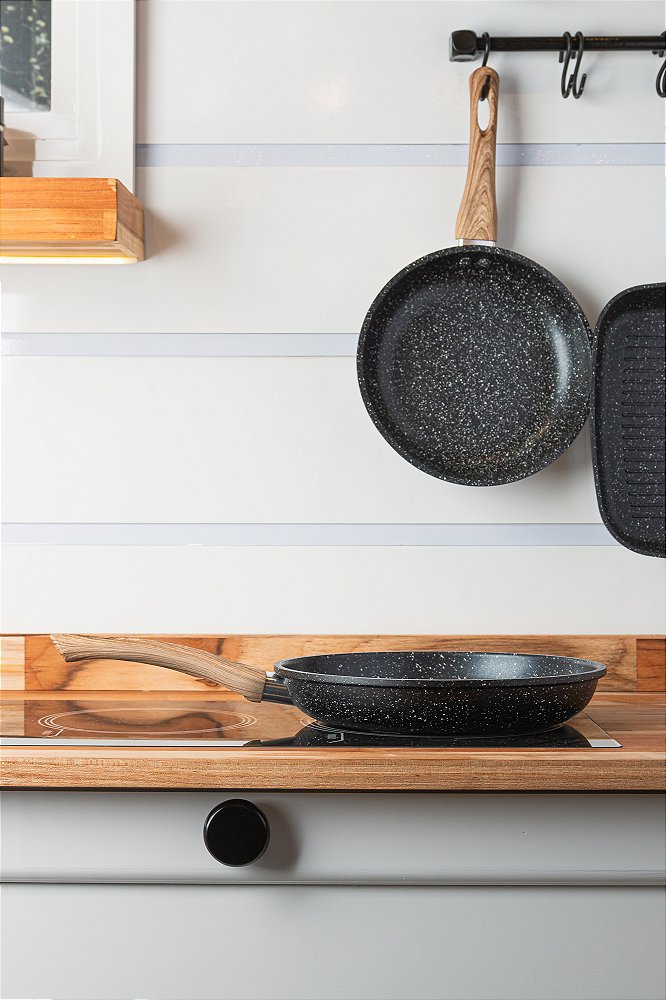 FRIGIDEIRA DE INDUÇÃO EM ALUMÍNIO COM REVESTIMENTO CERÂMICO GRANILITE PRETA 24CM - WOLFF