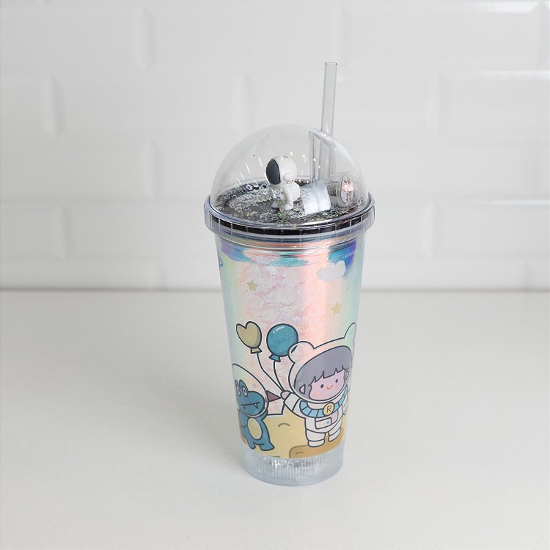COPO DECORATIVO DE PLASTICO COM CANUDO E LUZ LED ASTRONAUTA 460ML - LYOR