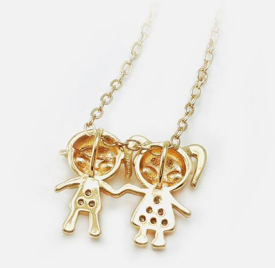 Colar Dois Filhos / Dois Meninos /  Cravejado. Pingente- Semijoia Banhada a Ouro 18k