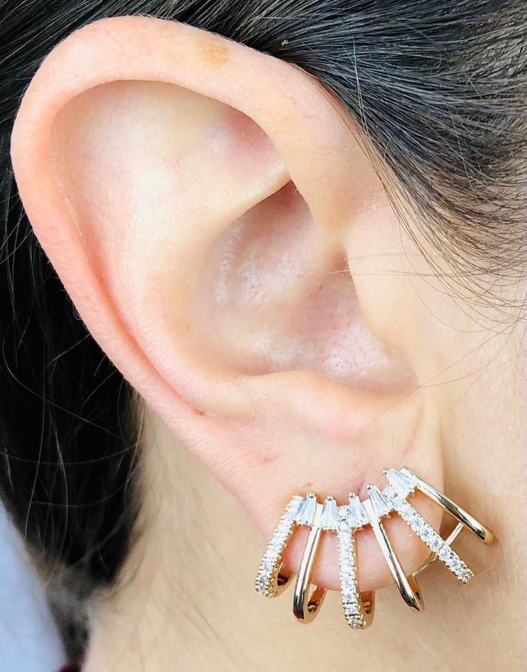 Brinco Mini Earcuff Cristal - Brilho com Atitude no Seu Estilo - Semijoia Banhada a Ouro 18K