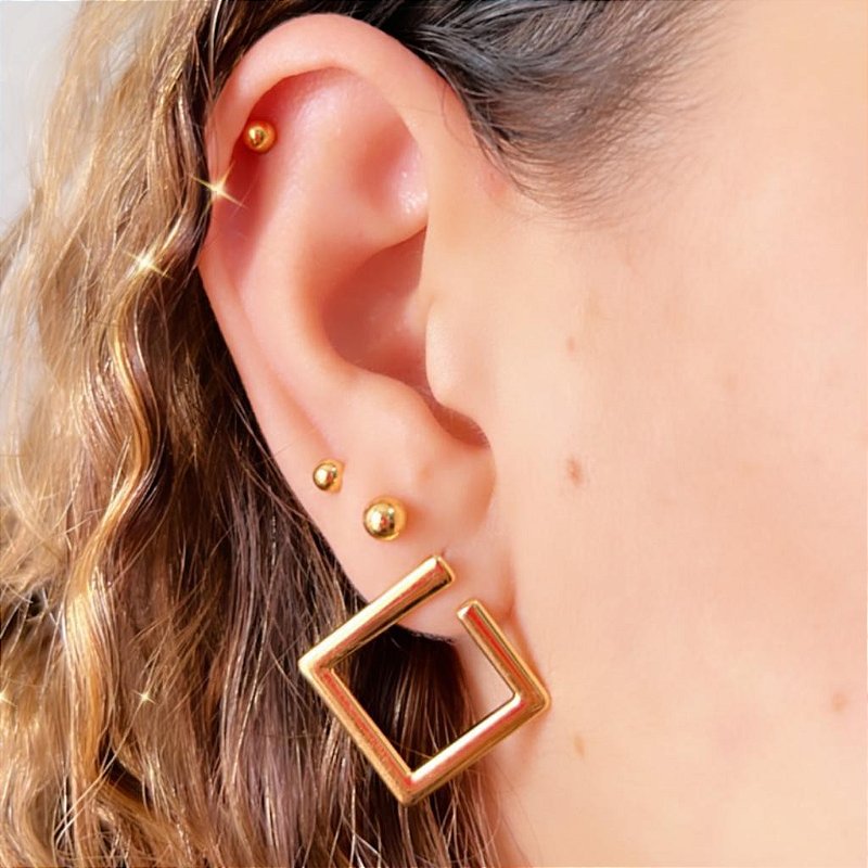 Brinco Liso Quadrado Vazado- Banhado a Ouro 18K - Semijoia