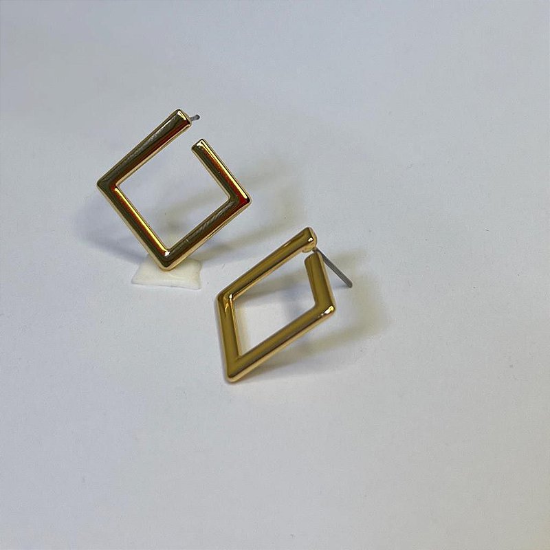 Brinco Liso Quadrado Vazado- Banhado a Ouro 18K - Semijoia