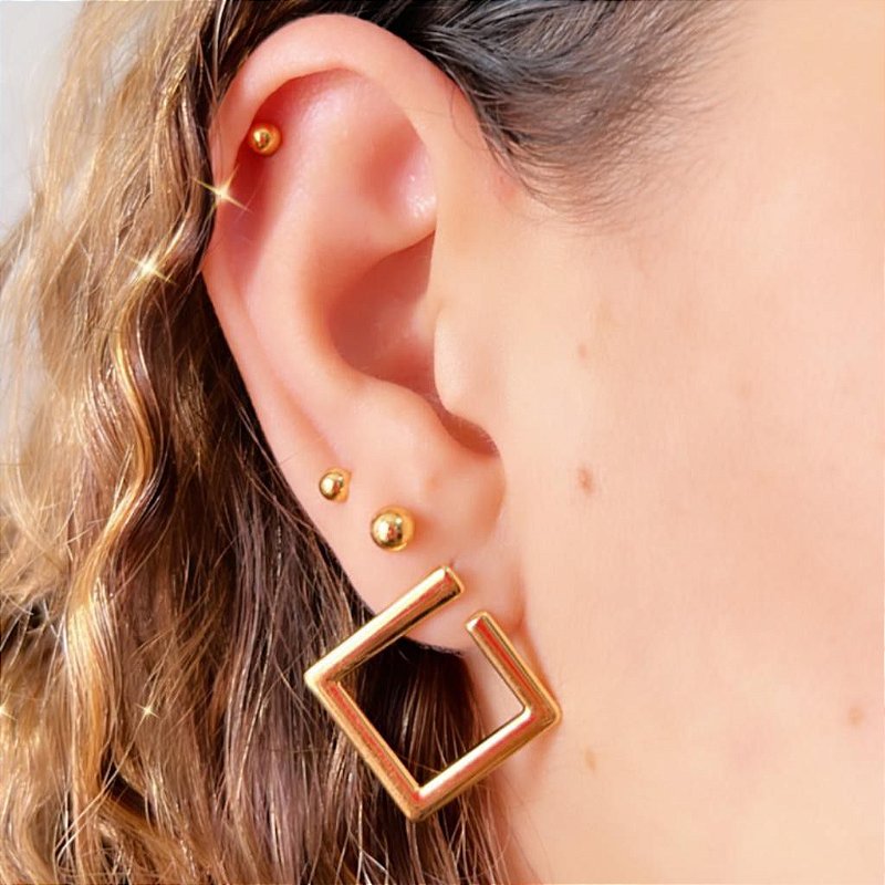 Brinco Liso Quadrado Vazado- Banhado a Ouro 18K - Semijoia