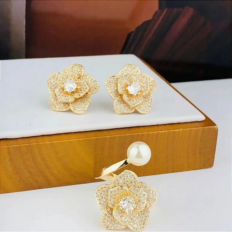 Conjunto Flor Cravejada - Zircônia - Anel com Pérola- Semijóia Banhada a Ouro 18K