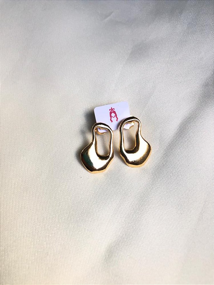 Brinco Organico Vazado Frontal Liso - Semijoia Banhada Ouro 18K