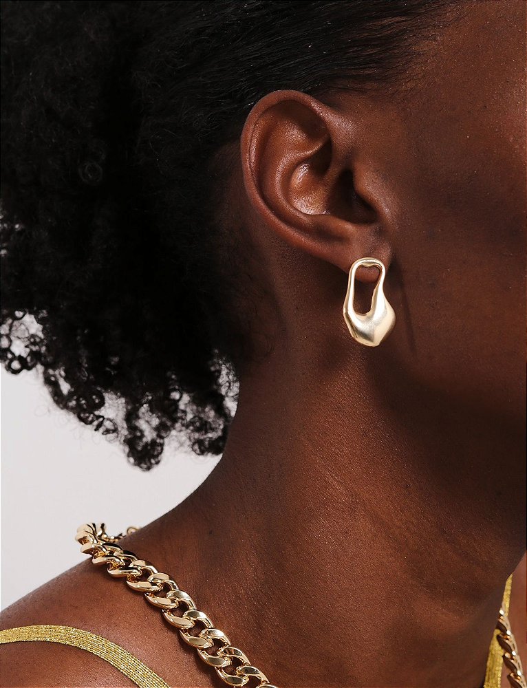 Brinco Organico Vazado Frontal Liso - Semijoia Banhada Ouro 18K
