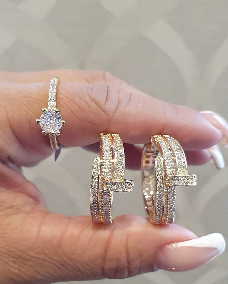 Brinco Argola Prego Medio Cravejado Zirconia Cristais Inspiração - Semijoias Banhadas em ouro 18k