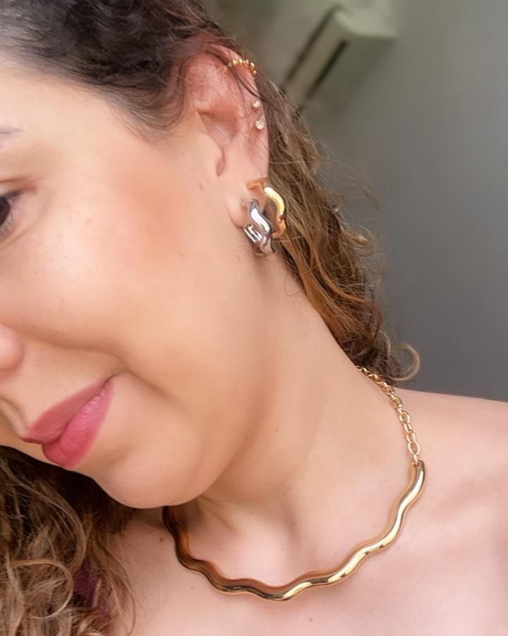 Brinco Argola Ondulada Grossa Lisa Elegante -  Semijoia Banhado a Ouro 18K