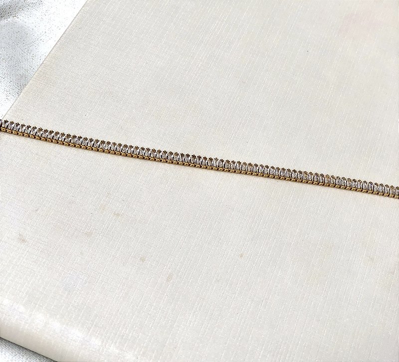 Pulseira Riviera Cravejada em Zirconia Baguete de 4,5mm de Largura na Cristal  ou Coloridas - Semijoia Banhada a Ouro 18K